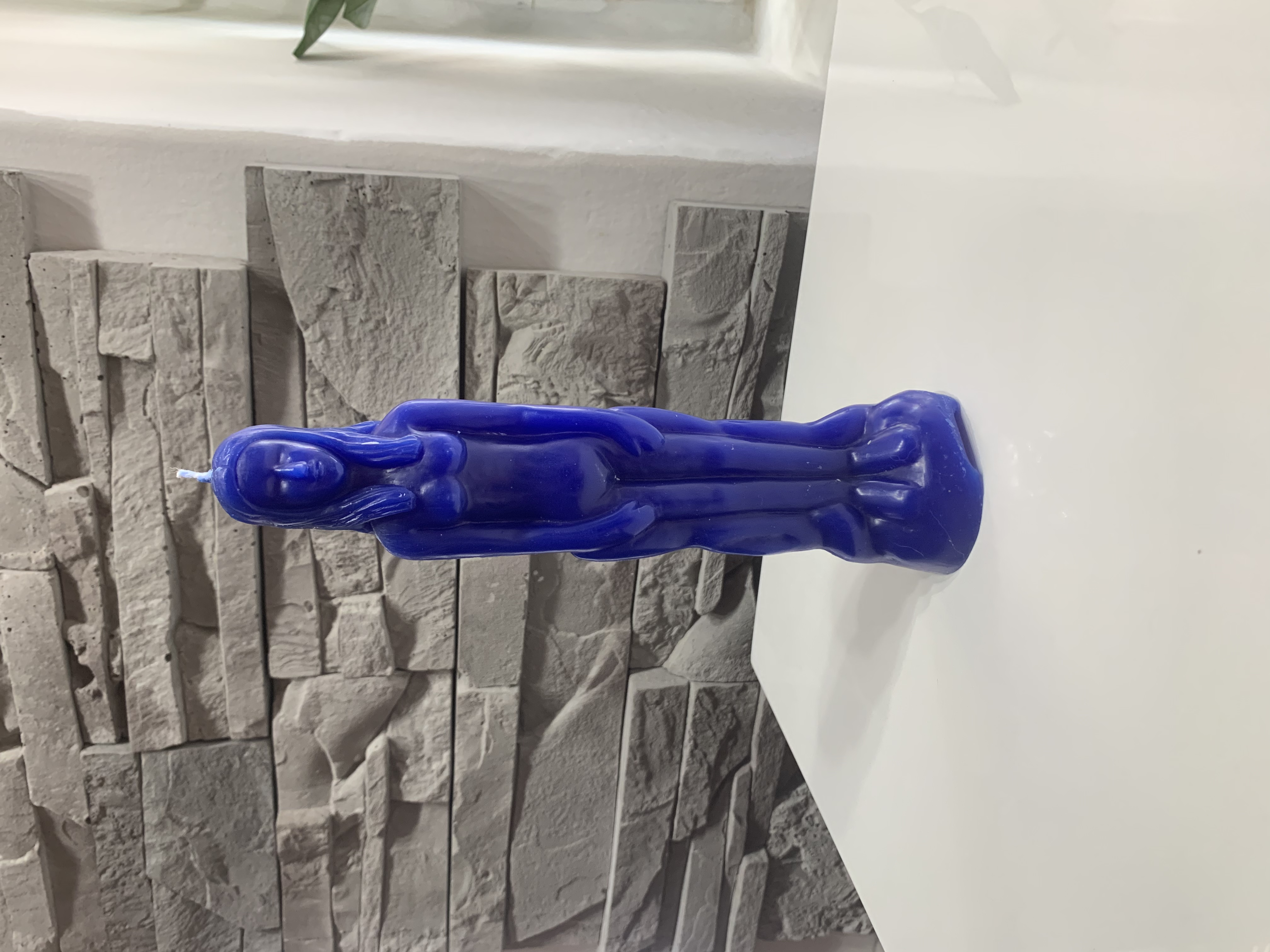 Modrá figurální svíčka ,,Žena" -20 cm