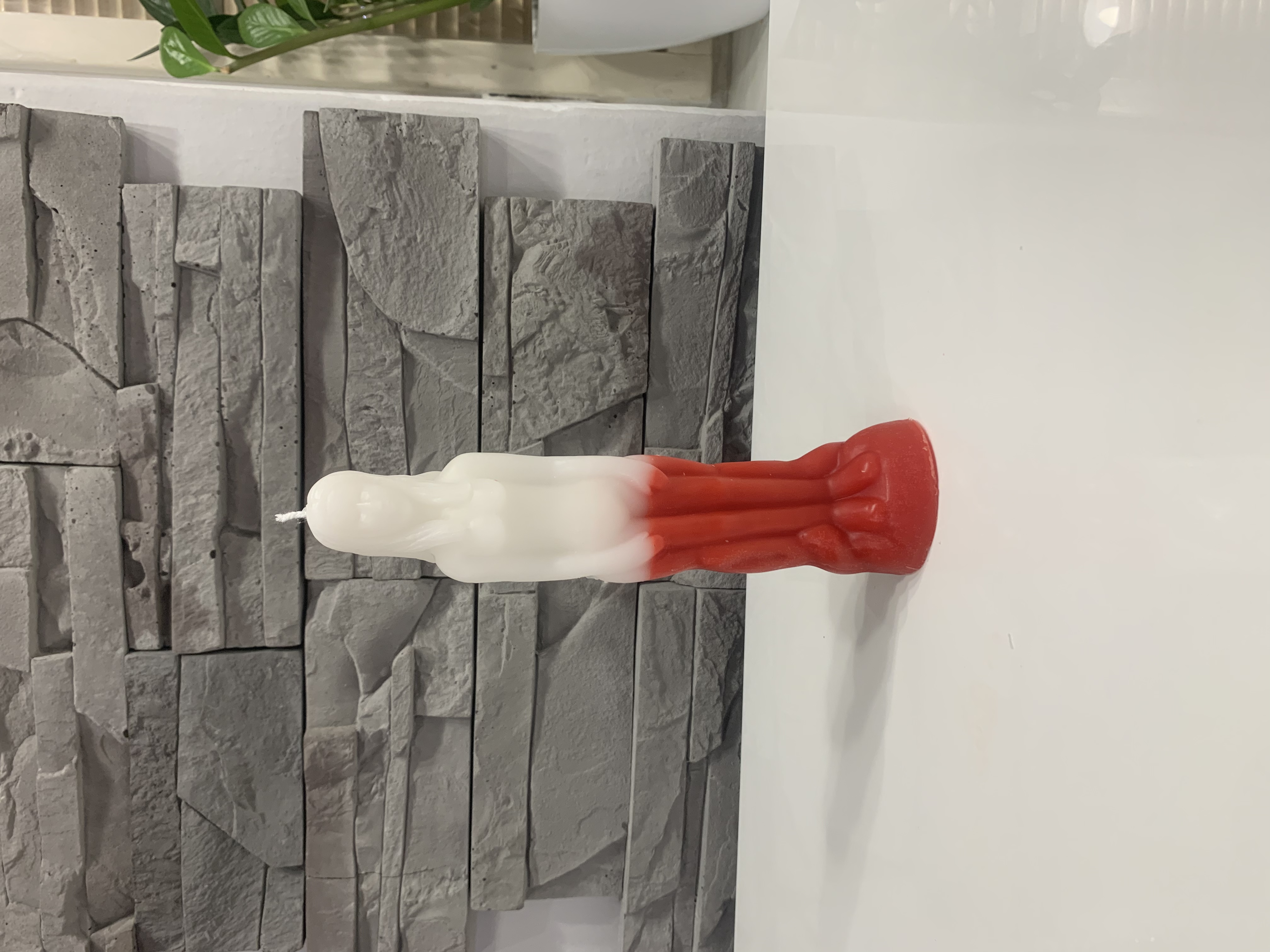 Barbara bílo červená figurální svíčka ,,Žena"-20 cm