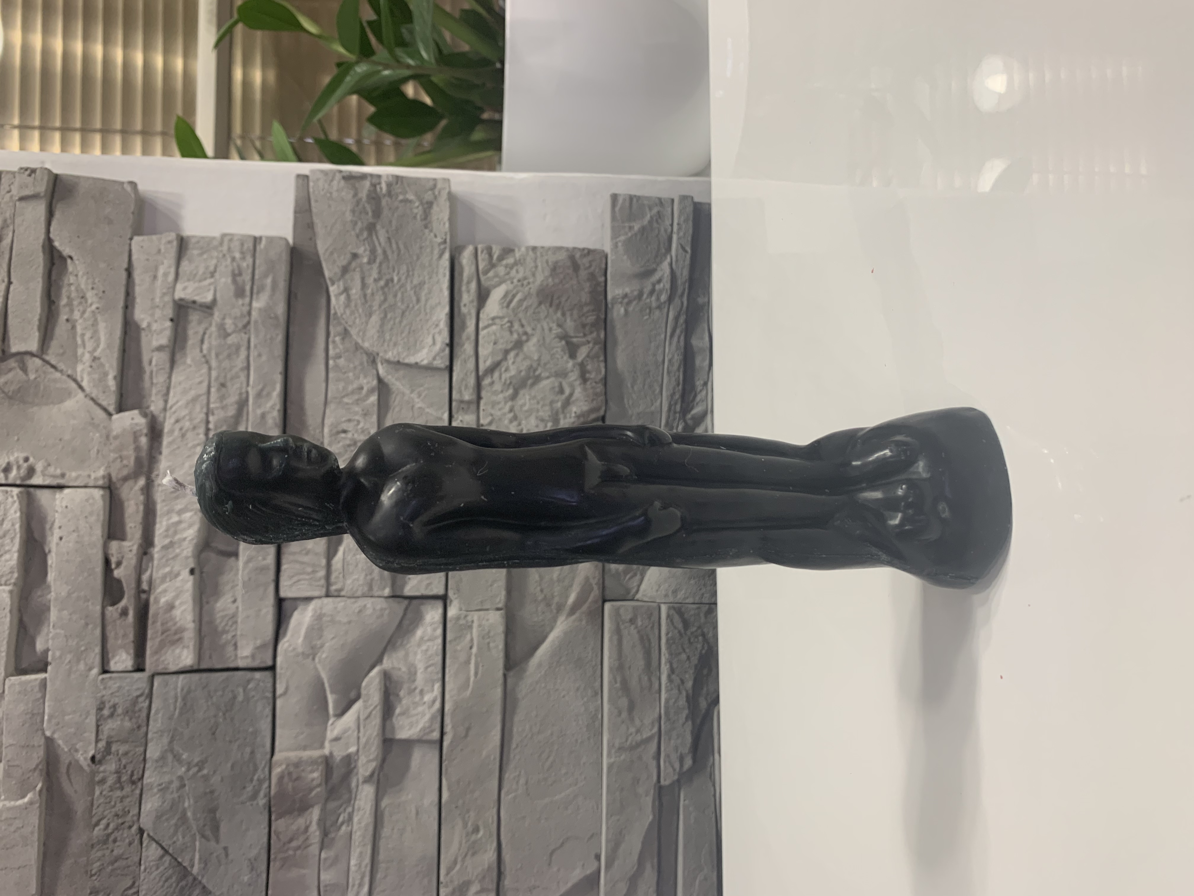 Černá figurální svíčka,, Muž" -20 cm