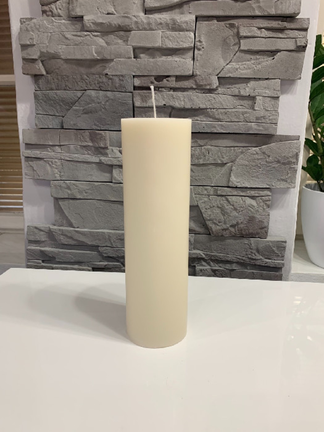 Bílá probarvená svíčka 25 cm